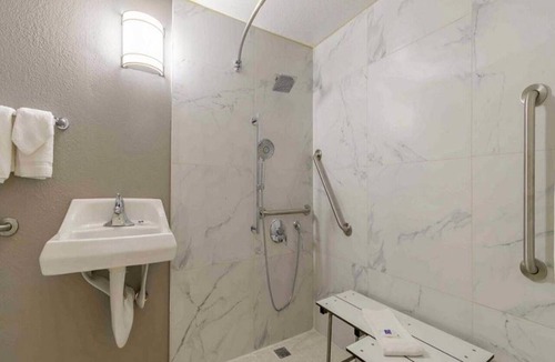 Hayward Apartment | 1 Queen Bed|Renovated,Mini Fridge