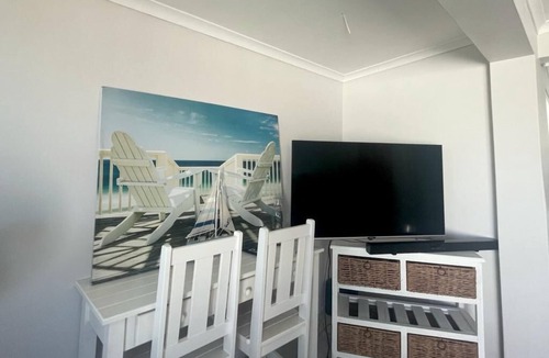 Colchester Apartment | 10 Aqua Vista Villas Apartment
