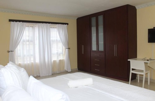 Burgersfort Bed & Breakfast | 10 minutes to the shopping mall,