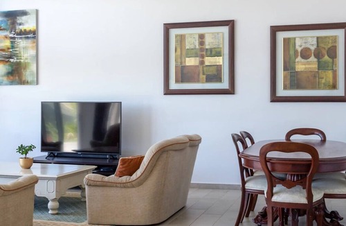 Colchester Villa | 10 on Aqua Vista Villa
