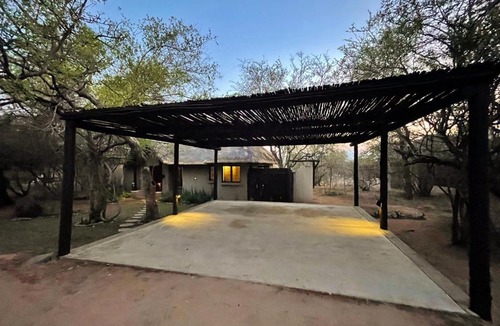 Hoedspruit Ski Chalet | 10 Raptors Lodge