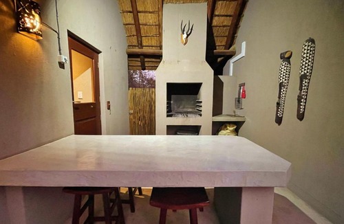 Hoedspruit Ski Chalet | 10 Raptors Lodge