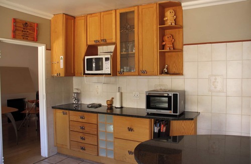 Hammanskraal Villa | 10 sleeper luxury home in the heart of a Big 5 Game Reserve. No loadshedding!