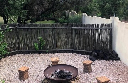 Hammanskraal Villa | 10 sleeper luxury home in the heart of a Big 5 Game Reserve. No loadshedding!