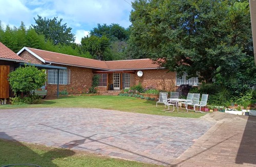 Greater Johannesburg Metropolitan Area Apartment | 100 m² Apartment ∙ 2 bedrooms ∙ 4 guests