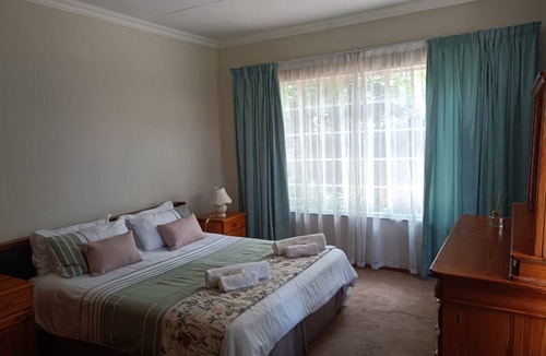 Greater Johannesburg Metropolitan Area Apartment | 100 m² Apartment ∙ 2 bedrooms ∙ 4 guests