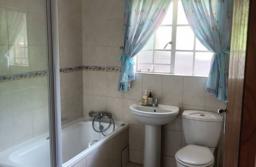 Greater Johannesburg Metropolitan Area Apartment | 100 m² Apartment ∙ 2 bedrooms ∙ 4 guests