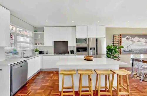 Three Anchor Bay Apartment | 100 m² Apartment ∙ 2 bedrooms ∙ 4 guests