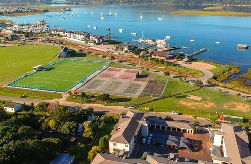 Knysna Central Apartment | 100 m² Apartment ∙ 2 bedrooms ∙ 4 guests