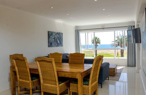 Mouille Point Apartment | 100 m² Apartment ∙ 2 bedrooms ∙ 4 guests