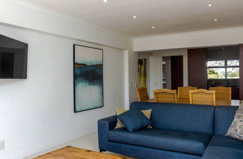 Mouille Point Apartment | 100 m² Apartment ∙ 2 bedrooms ∙ 4 guests