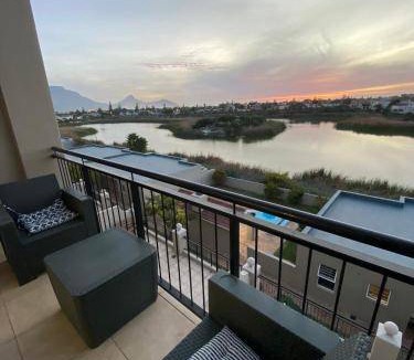 Century City Apartment | 100 m² Apartment ∙ 1 bedroom ∙ 4 guests