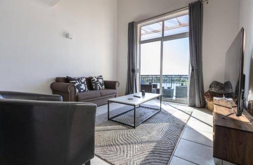 Century City Apartment | 100 m² Apartment ∙ 1 bedroom ∙ 4 guests