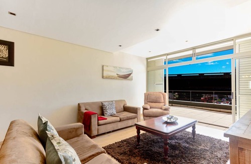 Cape Town City Centre Apartment | 100 m² Apartment ∙ 3 bedrooms ∙ 6 guests