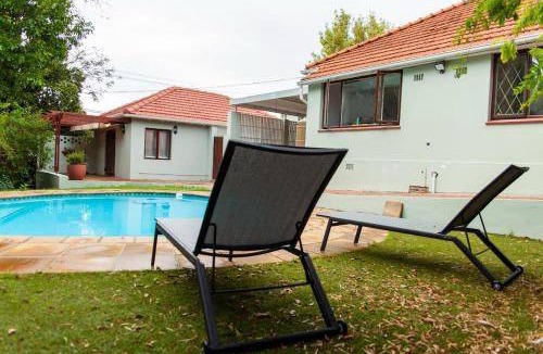 Pinelands Apartment | 100 m² Apartment ∙ 4 bedrooms ∙ 8 guests