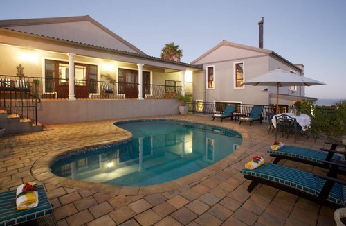 Jeffreys Bay Bed & Breakfast | 100 m² Bed and breakfast ∙ 3 bedrooms ∙ 127 guests