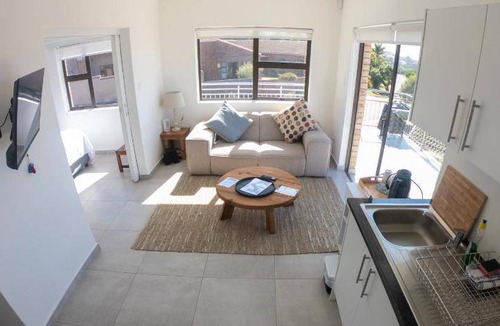 Jeffreys Bay Bed & Breakfast | 100 m² Bed and breakfast ∙ 2 bedrooms ∙ 4 guests