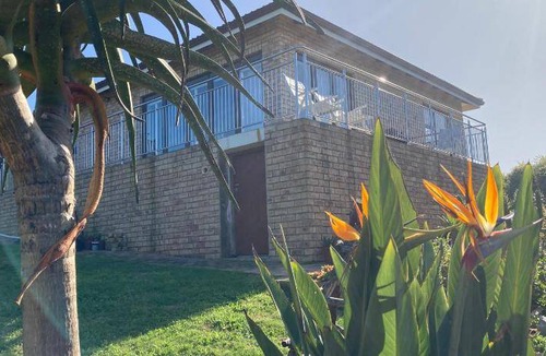 Jeffreys Bay Bed & Breakfast | 100 m² Bed and breakfast ∙ 2 bedrooms ∙ 4 guests
