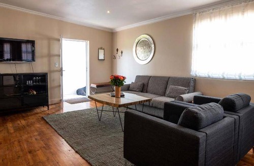 Drakenstein House | 100 m² House ∙ 2 bedrooms ∙ 5 guests