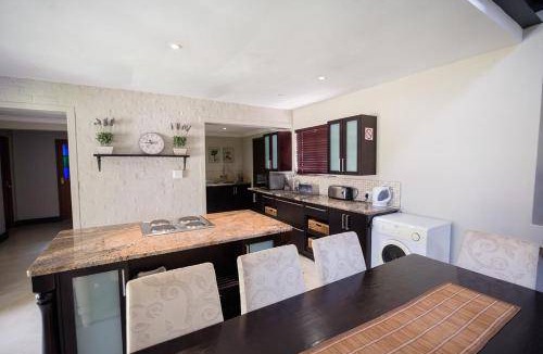 Dullstroom House | 100 m² House ∙ 5 bedrooms ∙ 12 guests