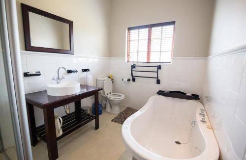 Dullstroom House | 100 m² House ∙ 5 bedrooms ∙ 12 guests
