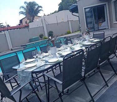 Kempton Park Bed & Breakfast | 1000 m² Bed and breakfast ∙ 5 bedrooms ∙ 10 guests