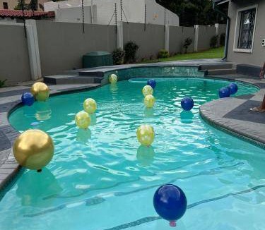Kempton Park Bed & Breakfast | 1000 m² Bed and breakfast ∙ 5 bedrooms ∙ 10 guests