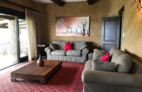 Ligfontein Cabin | 1000 m² Lodge ∙ 6 bedrooms ∙ 16 guests