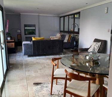 Hartbeespoort Villa | 1000 m² Villa ∙ 3 bedrooms ∙ 6 guests