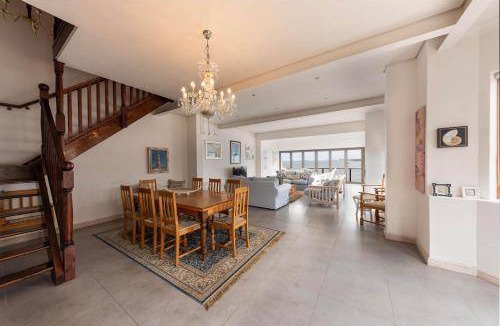 Gordons Bay Central Villa | 1000 m² Villa ∙ 3 bedrooms ∙ 7 guests