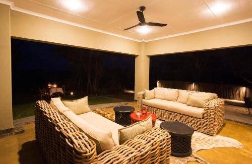 Maruleng Cabin | 10000 m² Lodge ∙ 4 bedrooms ∙ 10 guests