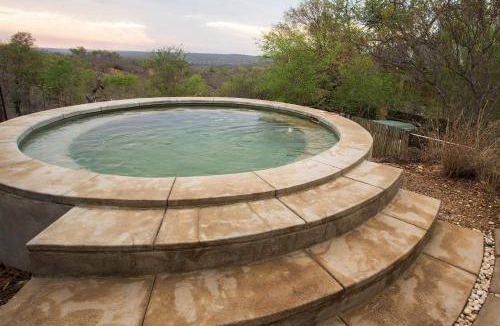 Maruleng Cabin | 10000 m² Lodge ∙ 4 bedrooms ∙ 10 guests