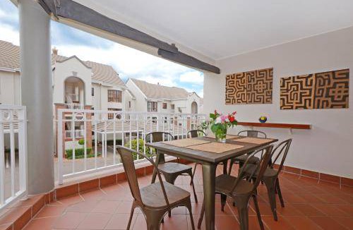 Greater Johannesburg Metropolitan Area Apartment | 102 m² Apartment ∙ 2 bedrooms ∙ 6 guests