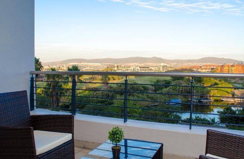 Century City Apartment | 103 m² Apartment ∙ 2 bedrooms ∙ 127 guests