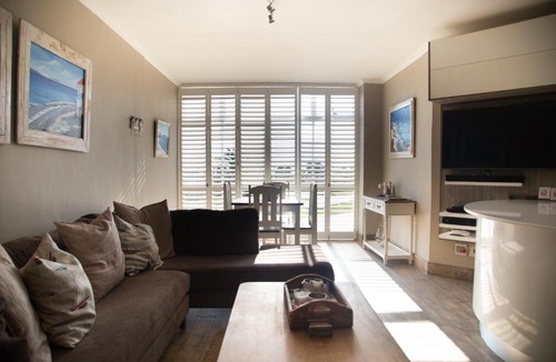 Lagoon Beach Apartment | 106 Neptune's Isle