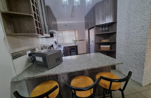 Kimberley Apartment | 11 Debonair Self Catering Apartment