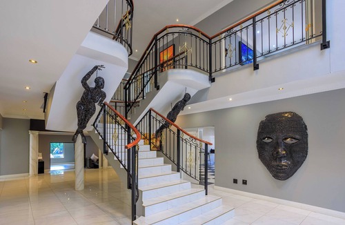 Northcliff Apartment | 11 Hotel Suites in Northcliff with AC, Wi-Fi, swimming pool & free breakfast.