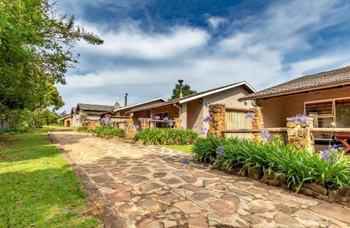 Rhenosterhoek Cabin | 110 m² Lodge ∙ 4 bedrooms ∙ 10 guests