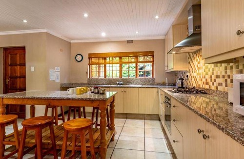 Rhenosterhoek Cabin | 110 m² Lodge ∙ 4 bedrooms ∙ 10 guests