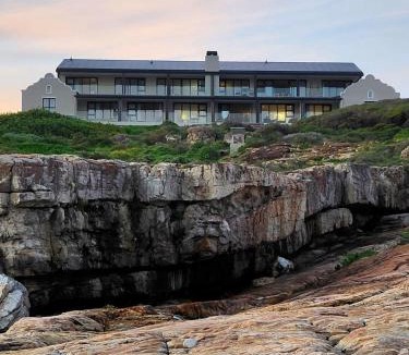 Hermanus City-Centre Apartment | 111 at The Esplanade