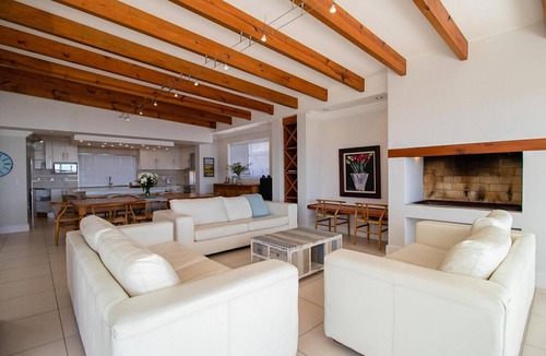 De Kelders House | 111 Memories | Coastal Calm & Contemporary Comfort in De Kelders
