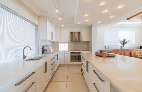 De Kelders House | 111 Memories | Coastal Calm & Contemporary Comfort in De Kelders