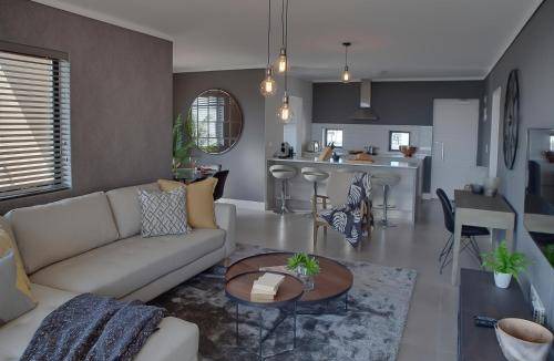 Century City Apartment | 115 m² Apartment ∙ 3 bedrooms ∙ 6 guests