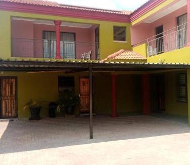 Vereeniging Bed & Breakfast | 12 m² Bed and breakfast ∙ 2 guests