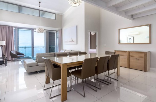 Camps Bay Apartment | 120 m² Apartment ∙ 1 bedroom ∙ 6 guests