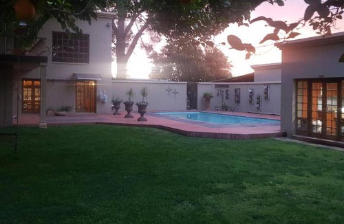 Bloemfontein Bed & Breakfast | 120 m² Bed and breakfast ∙ 2 bedrooms ∙ 5 guests