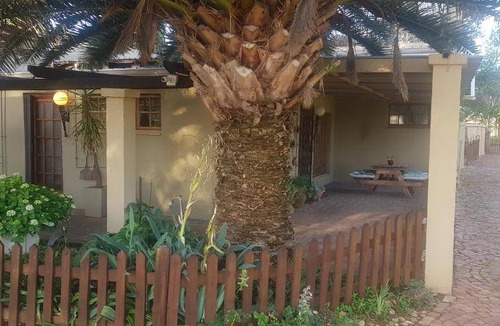 Bloemfontein Bed & Breakfast | 120 m² Bed and breakfast ∙ 2 bedrooms ∙ 5 guests