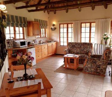 Fort Nottingham Ski Chalet | 120 m² Chalet ∙ 2 bedrooms ∙ 4 guests