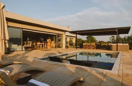 Pongola Cabin | 1200 m² Lodge ∙ 5 bedrooms ∙ 10 guests