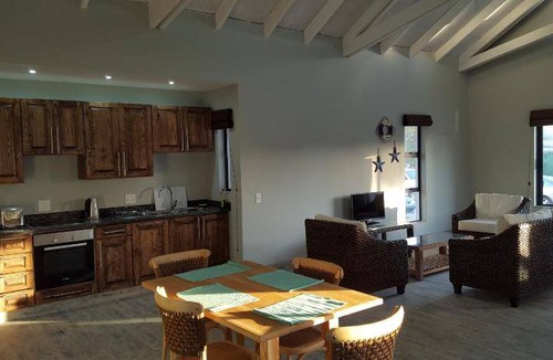 Port Nolloth Ski Chalet | 122 m² Chalet ∙ 2 bedrooms ∙ 4 guests
